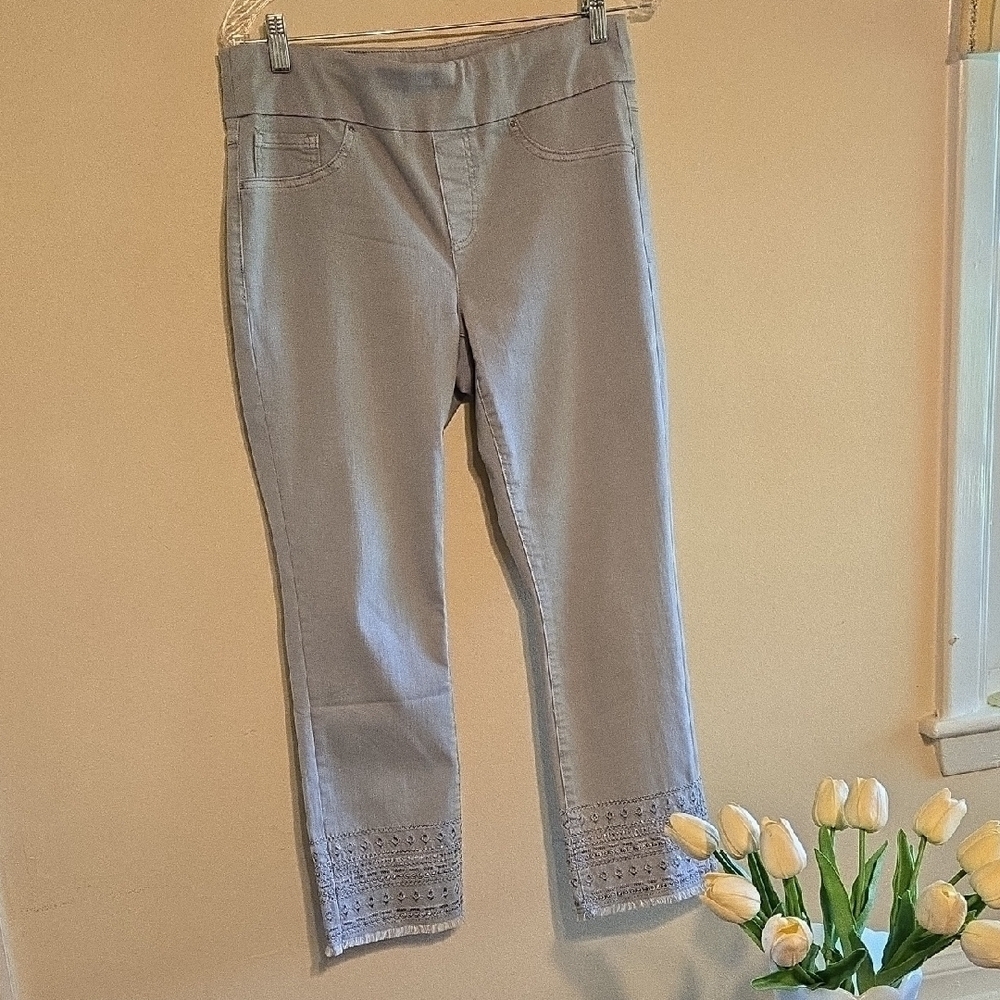 Joseph Ribkoff Women's Gray Pull-On Straight Leg Jeans. Inseam 29